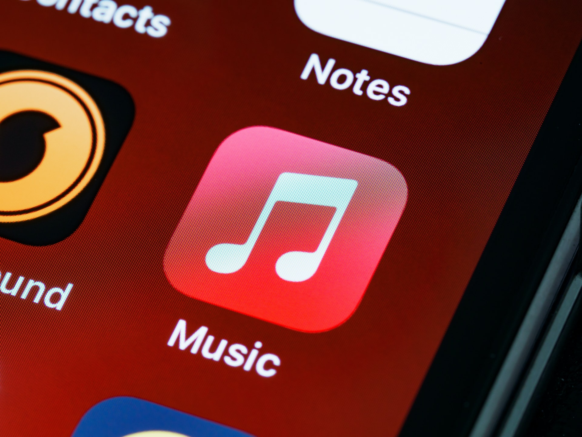 奇怪的 Apple Music iPhone 底座错误引发了阴谋论