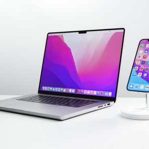 Apple M1 Max Macbook Pro 16 and iPhone 13 Pro Max