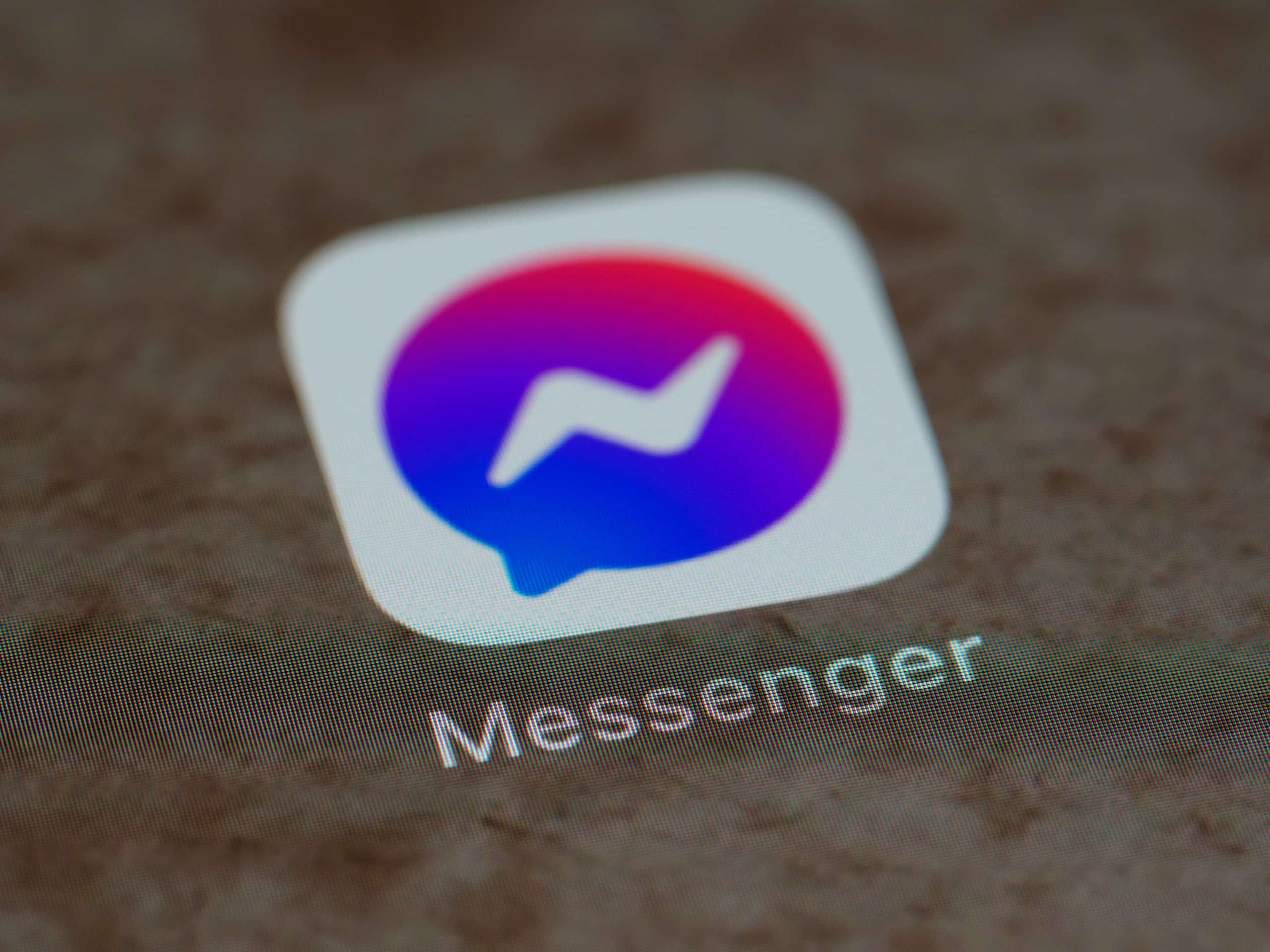 Facebook's latest test brings back in-app messaging