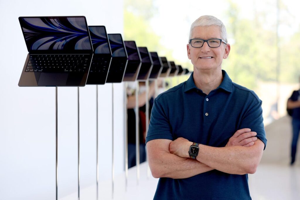 Tim Cook, MacBook Air