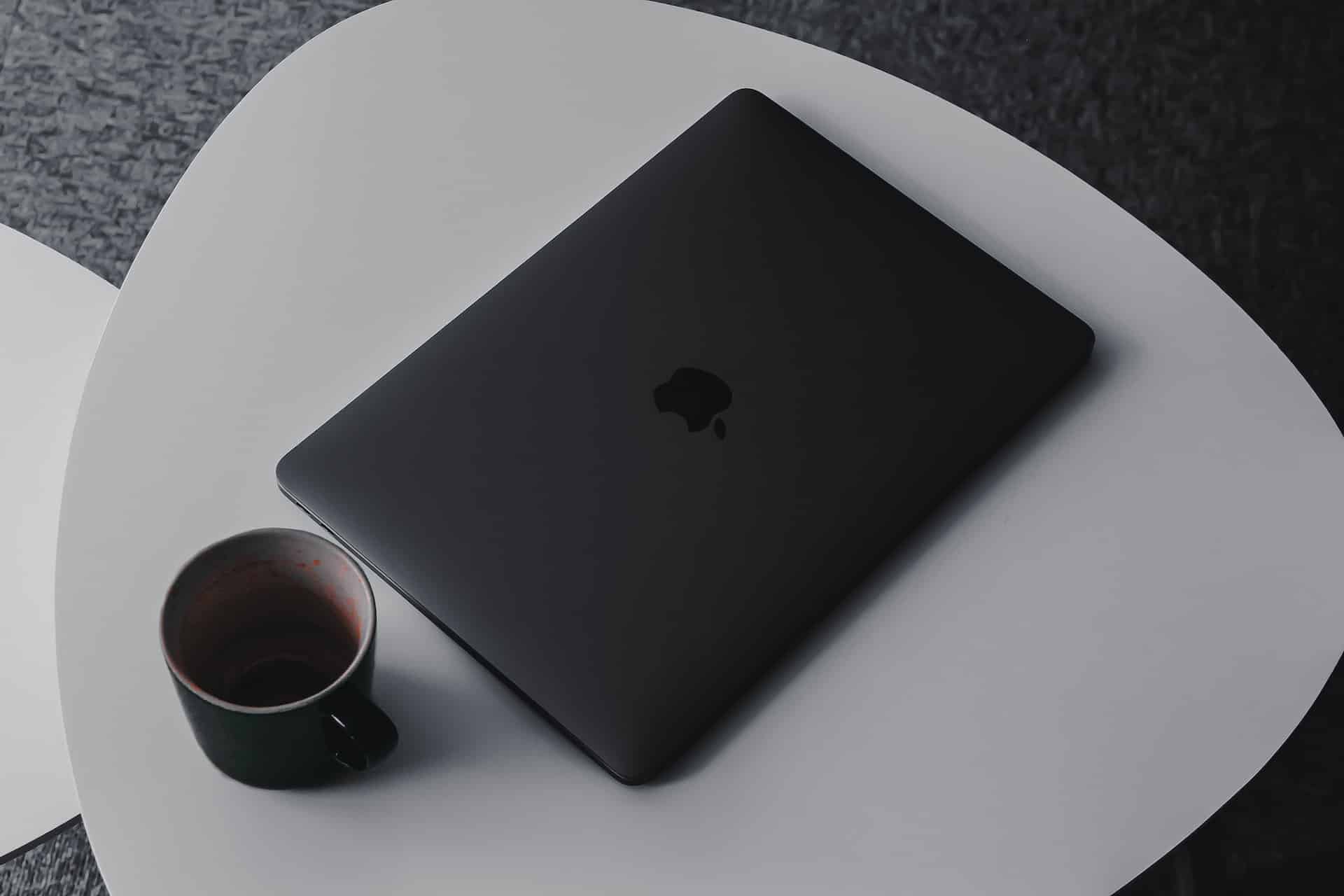 MacBook table coffee