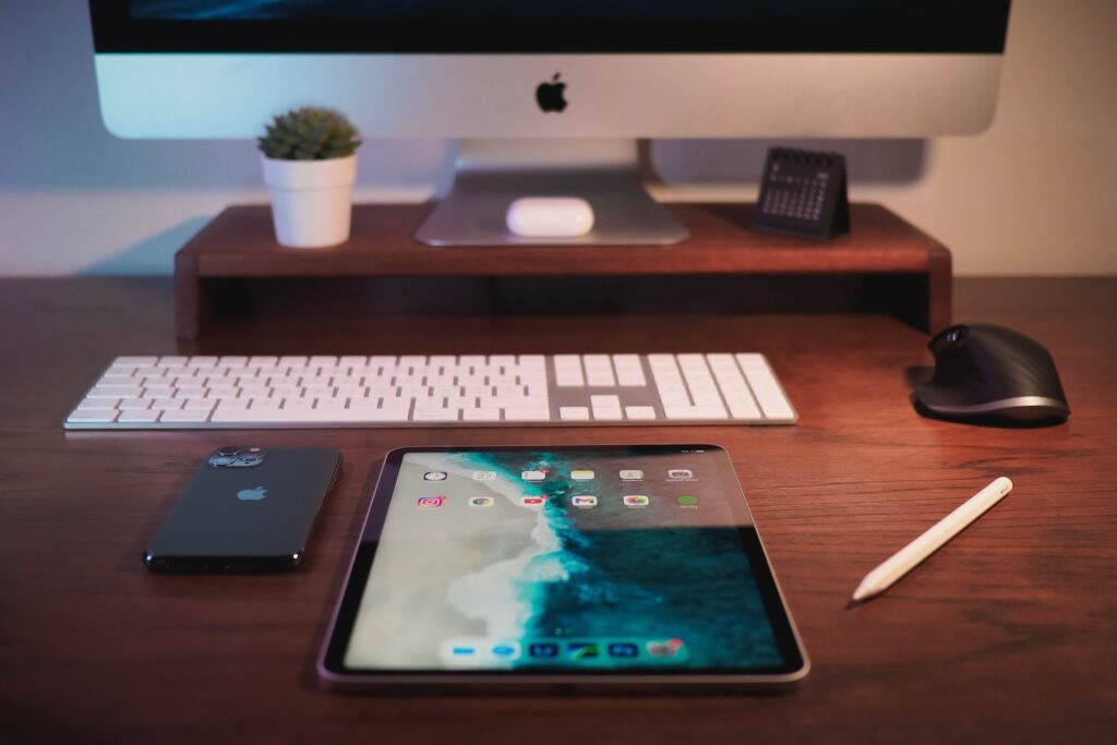 iMac, iPad