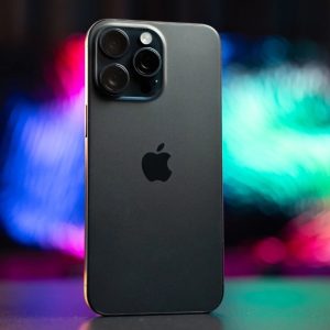 Comparison of iPhone 17 Air features vs. Pro model for performance and usability