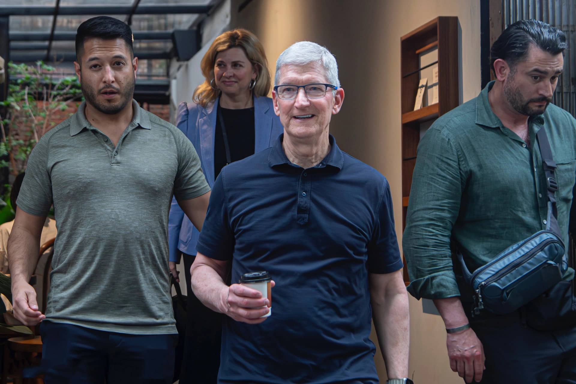 Apple CEO Tim Cook Explores Investment Opportunities In Vietnam ...