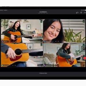 iPad screen recording 2025 in action, capturing a tutorial on an iPad Pro with Control Center open.