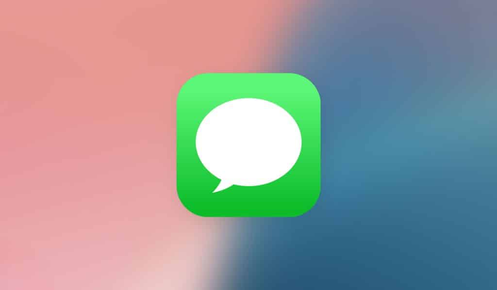 The image shows the iMessage app icon, a green square with rounded corners and a white speech bubble in the center. The background is a gradient of pink transitioning to blue, hinting at potential RCS-enhanced iMessage support rumored for iOS 18 Beta 3.