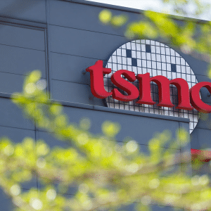 A close-up of a computer screen, reflecting the impact of US chip tariffs and Arizona investments on TSMC's latest operations.