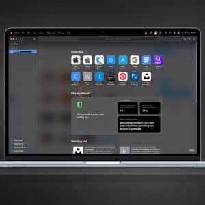 A MacBook displays the Safari browser with the start page open, highlighting favorite website icons, a privacy report, Mac Safari Tab Groups, and a dark-themed interface on a dark background. The Apple logo appears in the bottom right corner.