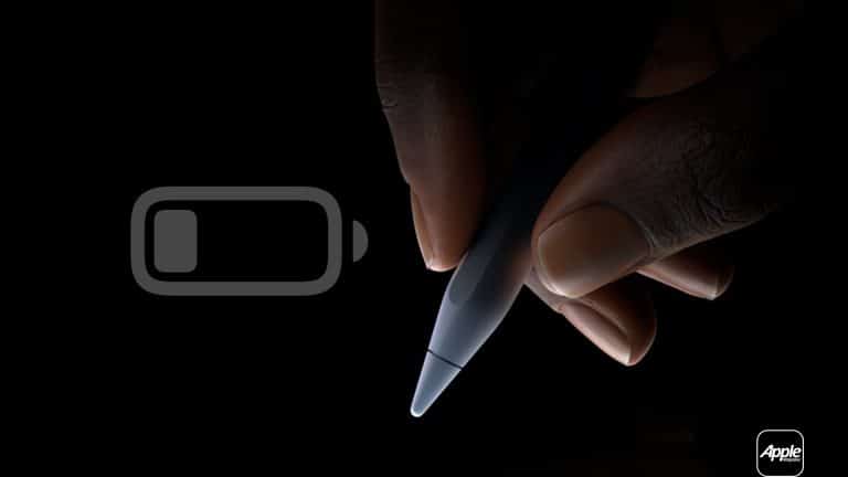 A hand holds an Apple Pencil against a black background; a dim battery icon—hinting at good Apple Pencil battery habits—appears next to it, and the Apple logo is visible in the lower right corner.